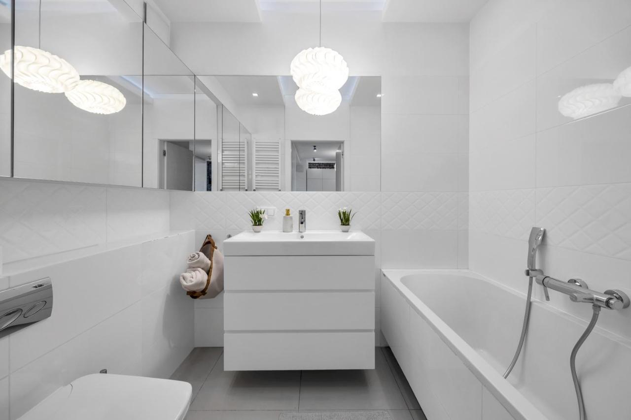 Spacious 2 Bedroom Ac Dalanowska 46 Warszawa Eksteriør billede